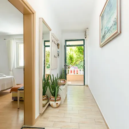 Apartman With Parking Space - 27140 Trogir