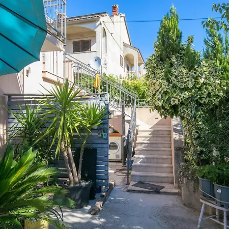 Apartman With Parking Space - 27140 *