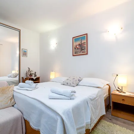 Apartamento With Parking Space - 27140 Trogir