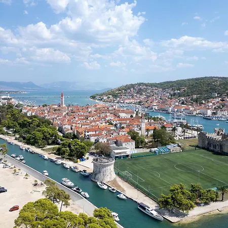 With Parking Space - 27140 Apartman Trogir