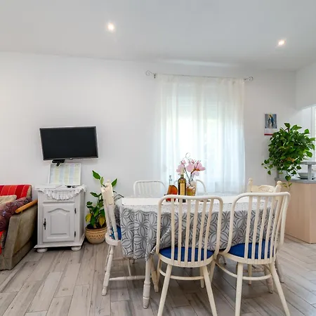 With Parking Space - 27140 Apartman *