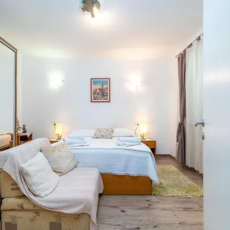 Apartman With Parking Space - 27140