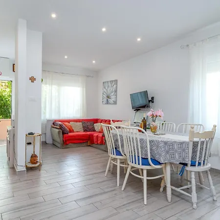 Apartment With Parking Space - 27140 Trogir